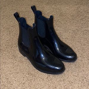 Women’s size 9 rubber Chelsea boots